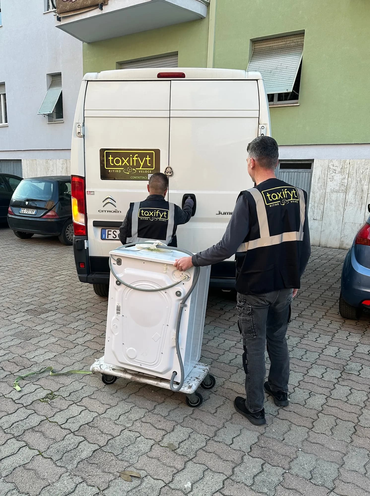 Una lavatrice usata su Marketplace