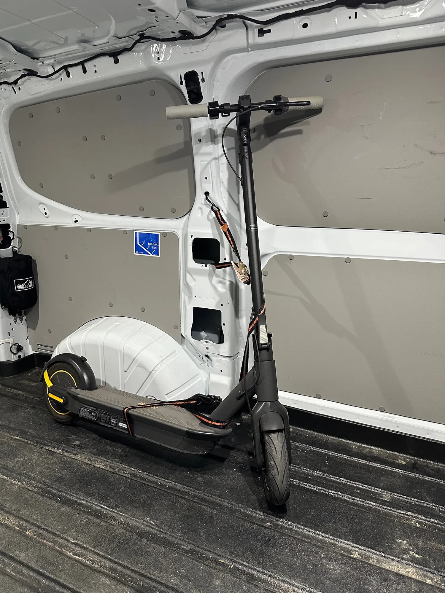 Uno scooter senza targa